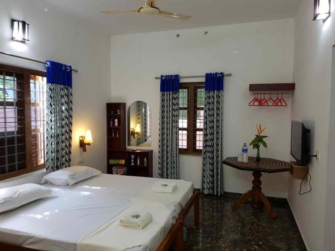 Southcanal Holidays Alappuzha Buitenkant foto